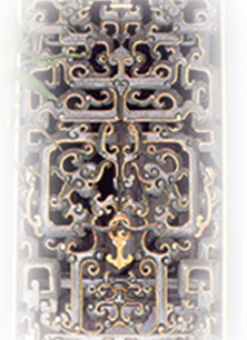 神龕兩側的硬團「螭虎圍爐」窗， 由六隻螭虎纏繞而成